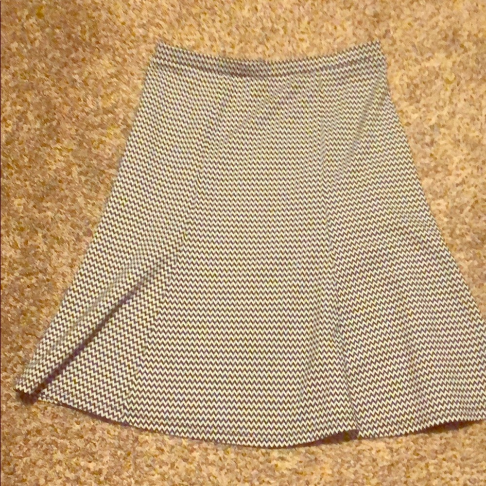 Knee comfortable length skirt